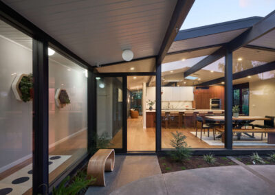 Flowing Courtyard Eichler